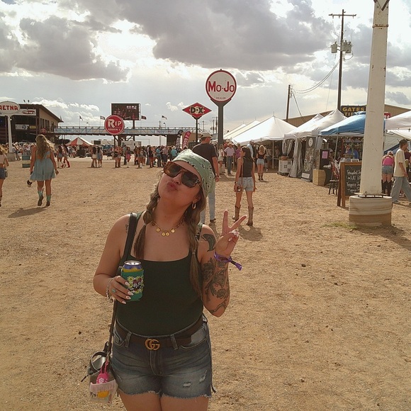 Meet your Posher, Shelby - Picture 1 of 1